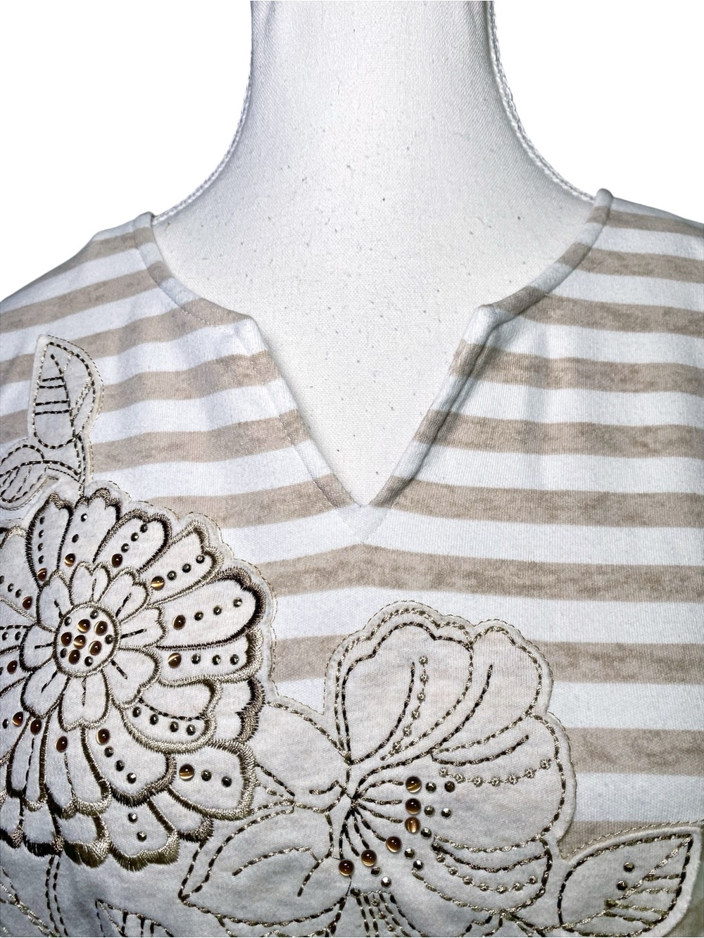 Alfred Dunner Top Size S Tan White Striped Floral Embellished 3/4 Sleeve - Picture 4 of 13